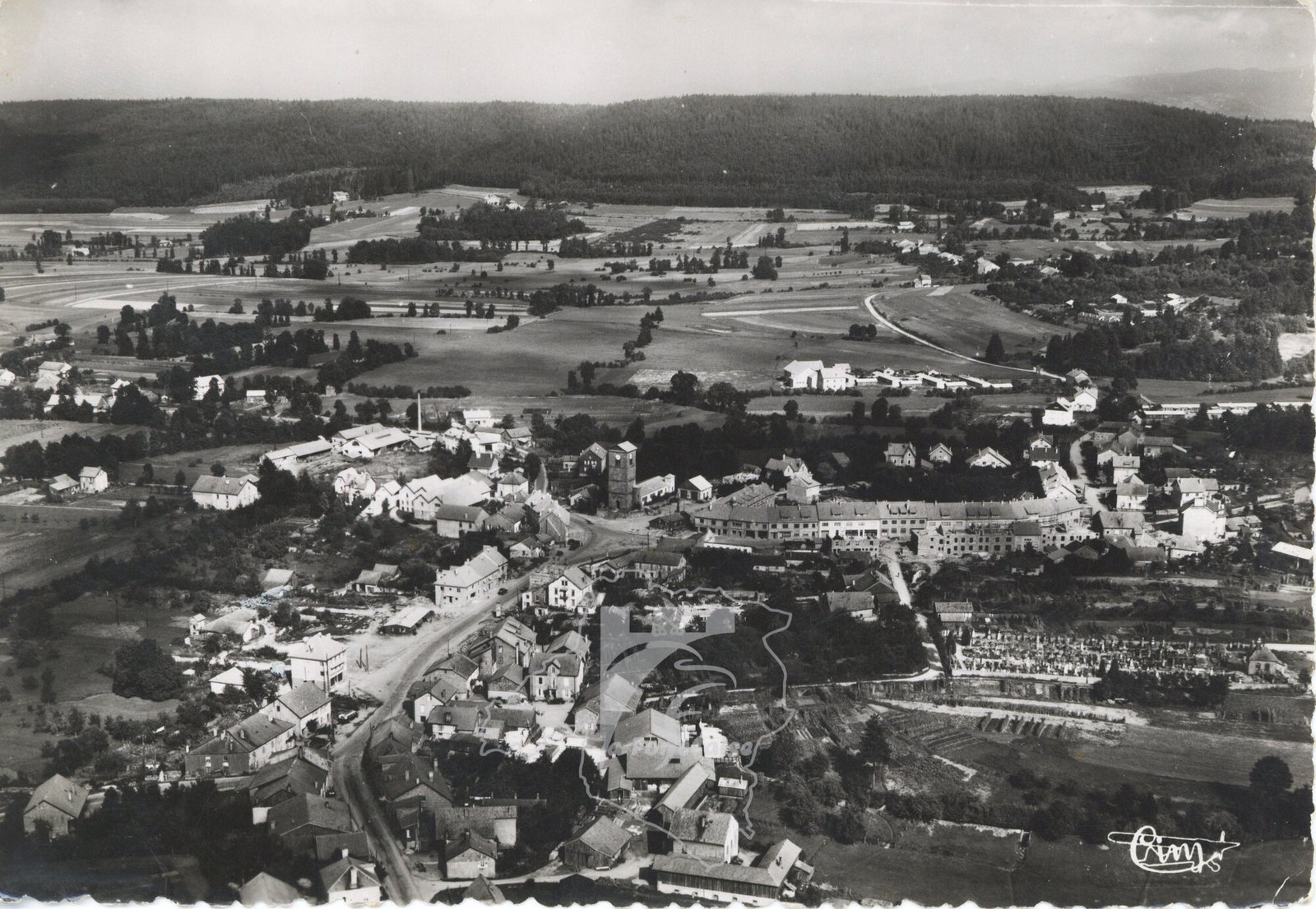 Vue aérienne du bourg avant les reconstructions