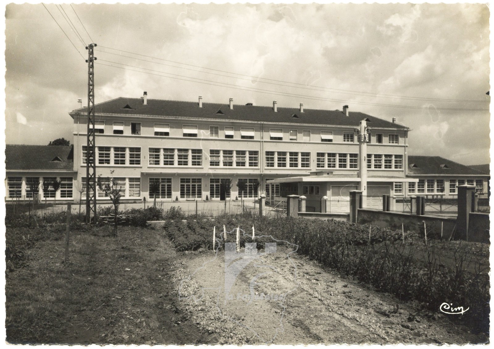 Carte postale des écoles maternelle et primaire après leur construction