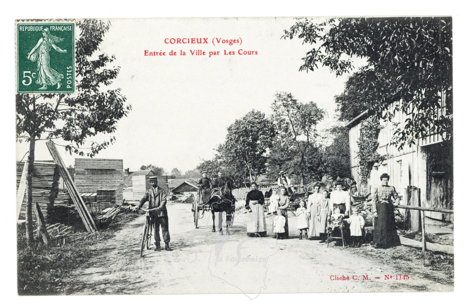 Entrée par Les Cours, actuelle rue de la Gare