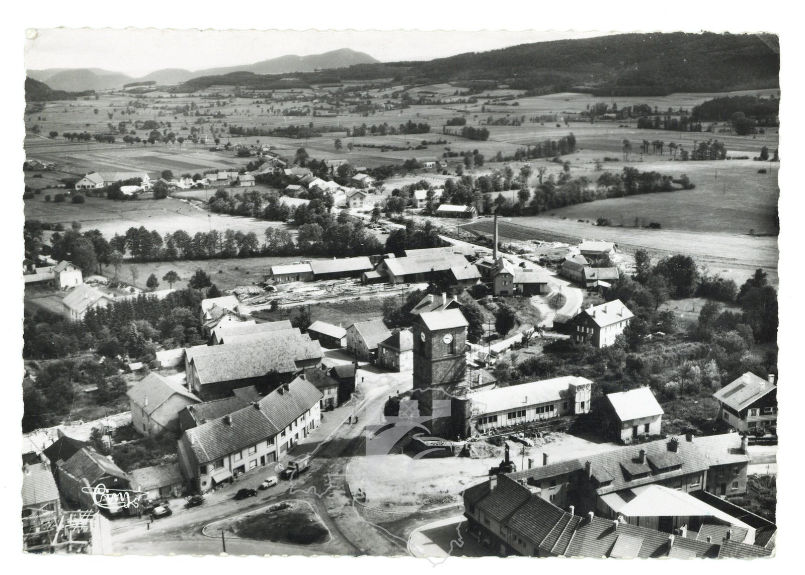 Corcieux en reconstruction : l’église provisoire et le nouveau centre-bourg