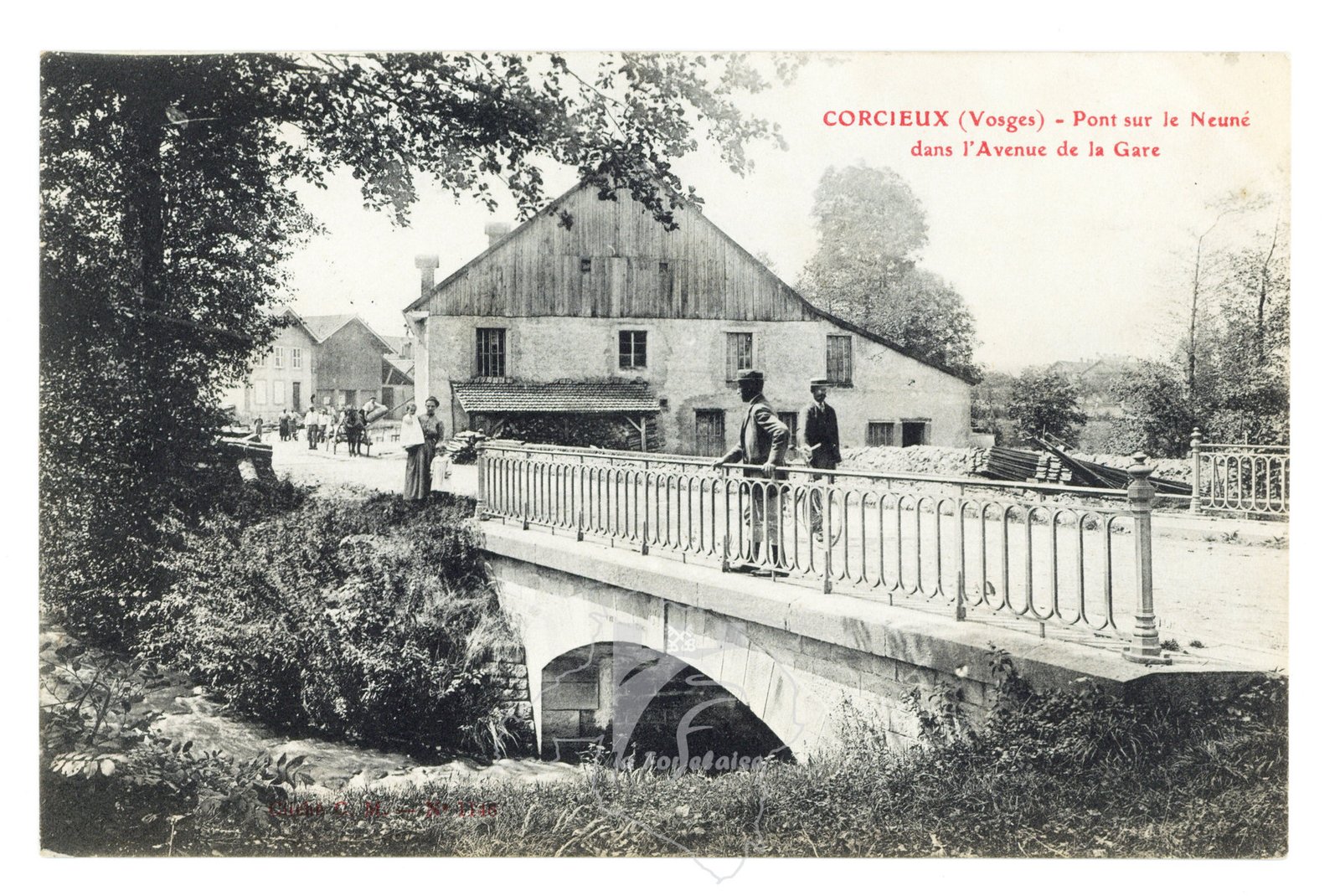 Le pont sur le Neuné dans l’avenue de la Gare à Corcieux