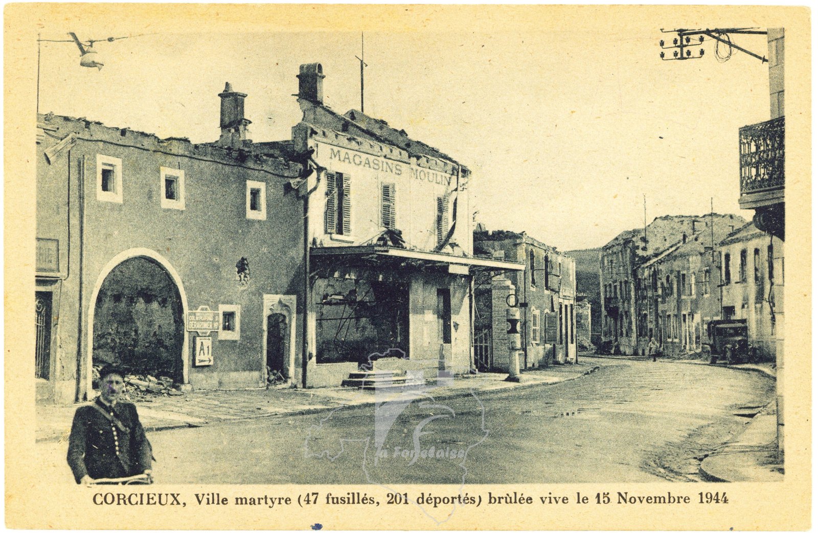 Carte postale du magasin Moulin et de l'entrée de la rue Henry après les destructions de 1944